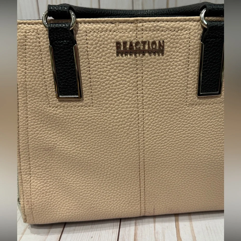Kenneth Cole Reaction Freebird Sachel